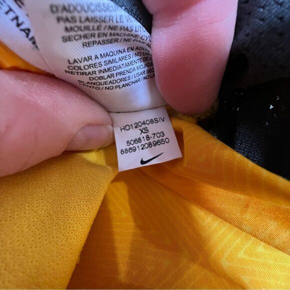 NIKE xs Dri-Fit Livestrong Shorts - Picture 14 of 16